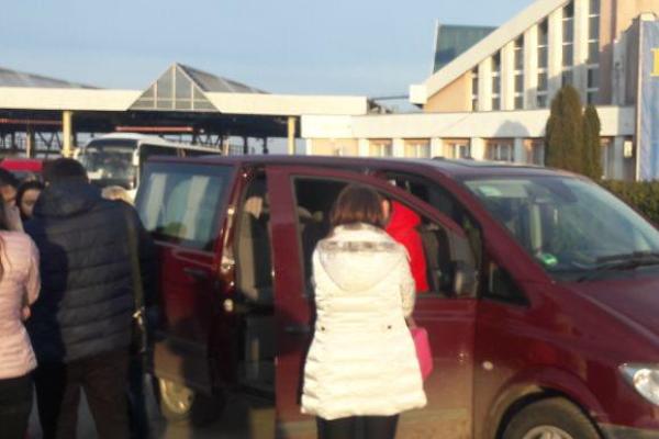 Полиция на границе освободила украинских "жриц любви", которых везли в бордель в Германии Полиция на границе освободила украинских "жриц любви", которых везли в бордель в Германии