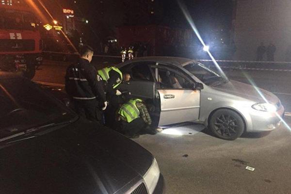 В Киеве прогремел взрыв в автомобиле Chevrolet: есть жертвы В Киеве прогремел взрыв в автомобиле Chevrolet: есть жертвы