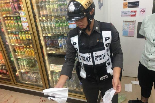 В Таиланде госпитализирована российская туристка, которая пыталась перерезать себе горло В Таиланде госпитализирована российская туристка, которая пыталась перерезать себе горло