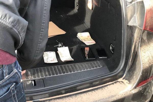 На взятке попался инспектор таможни на Волыни