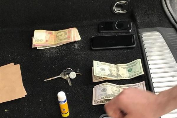 На взятке попался инспектор таможни на Волыни