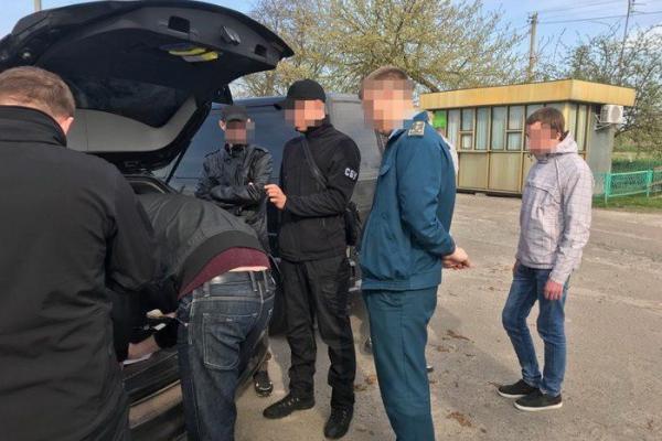 На взятке попался инспектор таможни на Волыни