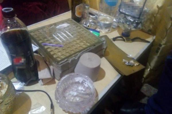 Два жителя Херсона арестованы за изготовление и сбыт амфетамина Два жителя Херсона арестованы за изготовление и сбыт амфетамина