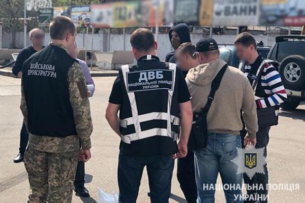 На вымогательстве и взяточничестве погорели два офицера полиции на Днепропетровщине На вымогательстве и взяточничестве погорели два офицера полиции на Днепропетровщине