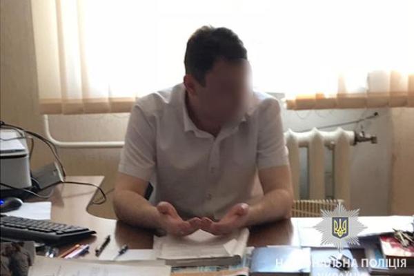 На вымогательстве и взяточничестве погорели два офицера полиции на Днепропетровщине На вымогательстве и взяточничестве погорели два офицера полиции на Днепропетровщине