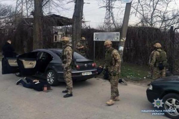 В Запорожье сотрудники УГРО задержали вооруженных членов ОПГ и освободили заложницу В Запорожье сотрудники УГРО задержали вооруженных членов ОПГ и освободили заложницу