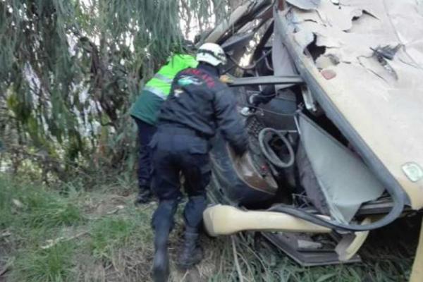 В Перу сорвался в пропасть автобус с пассажирами: погибли 7 человек, много раненых