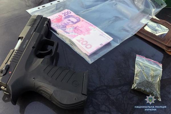 В Запорожье сотрудники УГРО задержали вооруженных членов ОПГ и освободили заложницу В Запорожье сотрудники УГРО задержали вооруженных членов ОПГ и освободили заложницу