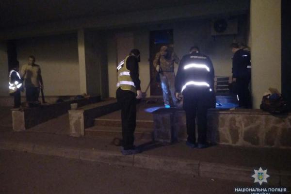 Ночной взрыв в Киеве: полиция установила личность погибшего Ночной взрыв в Киеве: полиция установила личность погибшего