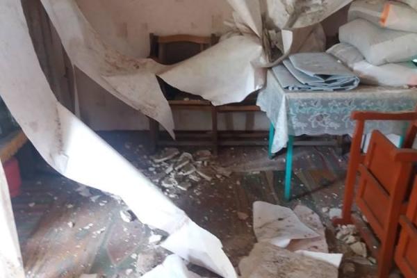 Боевики обстреляли Зайцево: разрушен частный дом, ранен мирный житель