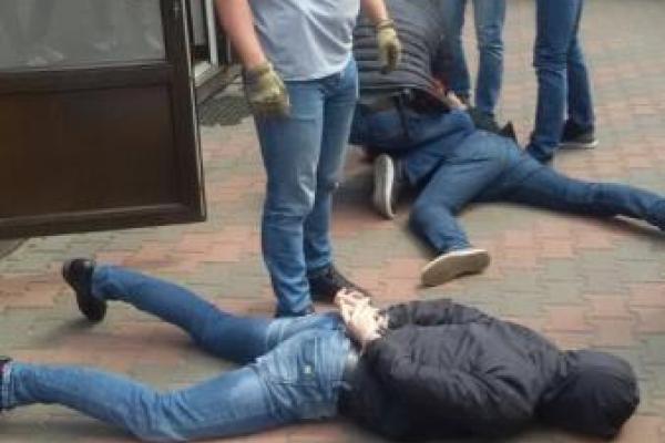 Похищение людей, "отжим" бизнеса и вымогательство: На Киевщине задержали членов ОПГ Похищение людей, "отжим" бизнеса и вымогательство: На Киевщине задержали членов ОПГ