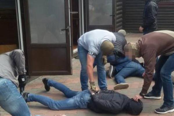 Похищение людей, "отжим" бизнеса и вымогательство: На Киевщине задержали членов ОПГ Похищение людей, "отжим" бизнеса и вымогательство: На Киевщине задержали членов ОПГ