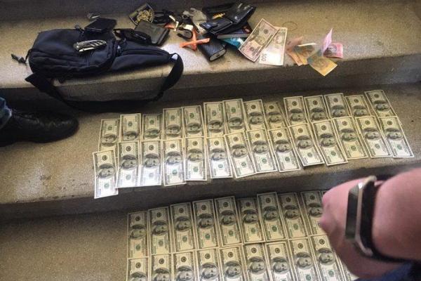 На Львовщине при получении взятки задержаны действующие сотрудники полиции На Львовщине при получении взятки задержаны действующие сотрудники полиции