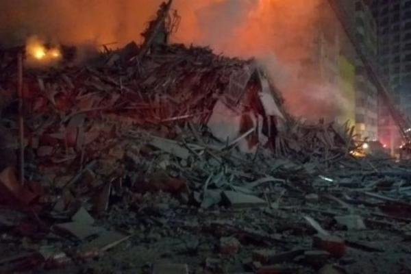 Масштабный пожар в Сан-Паулу: обрушилась 26-этажная жилая высотка, спасатели ведут поиск людей Масштабный пожар в Сан-Паулу: обрушилась 26-этажная жилая высотка, спасатели ведут поиск людей