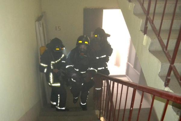 Одесские спасатели эвакуировали жильцов многоэтажного жилого дома из-за пожара в подземном паркинге Одесские спасатели эвакуировали жильцов многоэтажного жилого дома из-за пожара в подземном паркинге