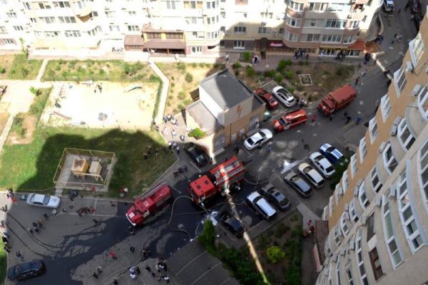 Одесские спасатели эвакуировали жильцов многоэтажного жилого дома из-за пожара в подземном паркинге Одесские спасатели эвакуировали жильцов многоэтажного жилого дома из-за пожара в подземном паркинге