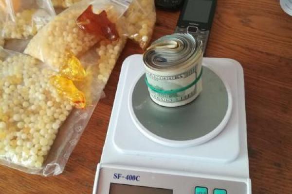 В Луцке во время обыска обнаружен подпольный цех по обработке янтаря В Луцке во время обыска обнаружен подпольный цех по обработке янтаря