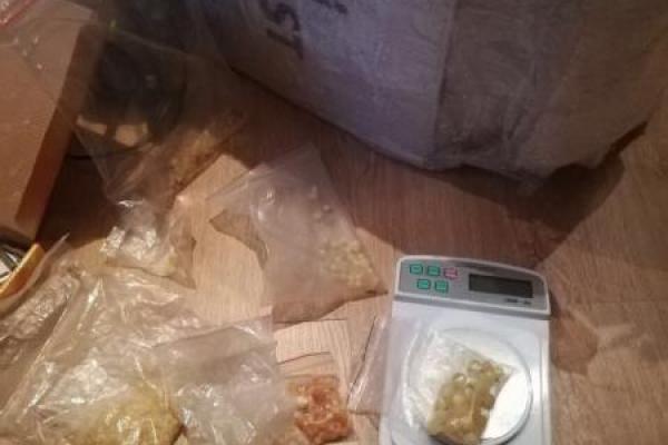 В Луцке во время обыска обнаружен подпольный цех по обработке янтаря В Луцке во время обыска обнаружен подпольный цех по обработке янтаря