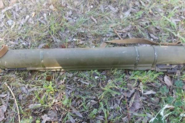 Пограничники обнаружили схрон с гранатометами в районе города Счастье на Луганщине Пограничники обнаружили схрон с гранатометами в районе города Счастье на Луганщине