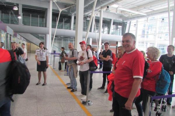 В Киев продолжают прибывать болельщики ЛЧ УЕФА-2018 В Киев продолжают прибывать болельщики ЛЧ УЕФА-2018
