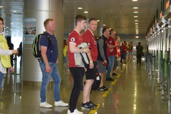 В Киев продолжают прибывать болельщики ЛЧ УЕФА-2018 В Киев продолжают прибывать болельщики ЛЧ УЕФА-2018