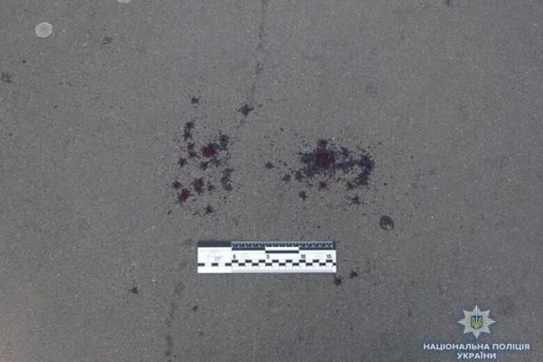 В Киеве полиция по горячим следам задержала двух приятелей, ранивших ножом прохожего В Киеве полиция по горячим следам задержала двух приятелей, ранивших ножом прохожего