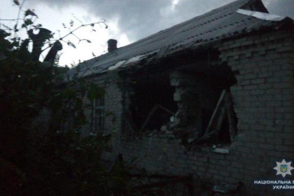 Обстрел прифронтового Торецка: разрушен частный жилой дом Обстрел прифронтового Торецка: разрушен частный жилой дом