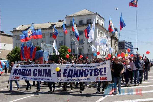 "Назад в СССР": В оккупированном Луганске провели первомайскую демонстрацию "Назад в СССР": В оккупированном Луганске провели первомайскую демонстрацию