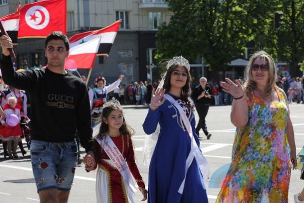 "Назад в СССР": В оккупированном Луганске провели первомайскую демонстрацию "Назад в СССР": В оккупированном Луганске провели первомайскую демонстрацию