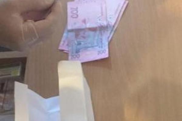 В Житомирской области СБУ задержала 4-х чиновников-взяточников В Житомирской области СБУ задержала 4-х чиновников-взяточников