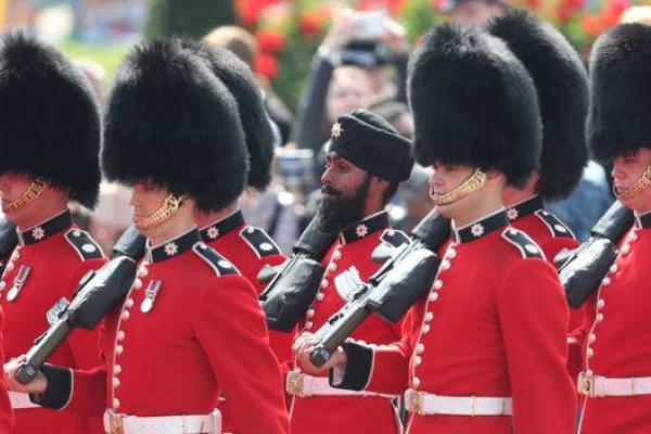 В Лондоне в честь официального дня рождения королевы Елизаветы II состоялся парад