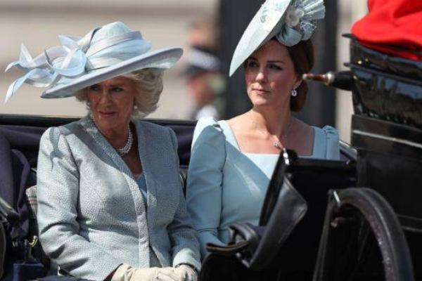 В Лондоне в честь официального дня рождения королевы Елизаветы II состоялся парад