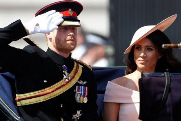 В Лондоне в честь официального дня рождения королевы Елизаветы II состоялся парад