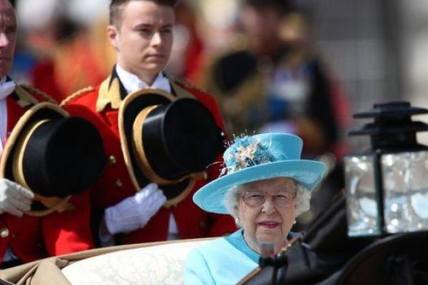 В Лондоне в честь официального дня рождения королевы Елизаветы II состоялся парад