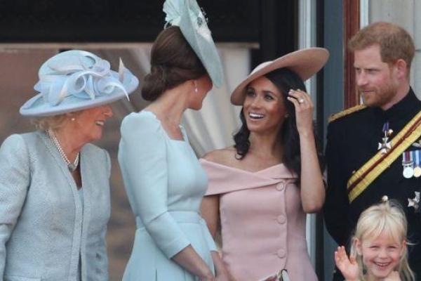 В Лондоне в честь официального дня рождения королевы Елизаветы II состоялся парад