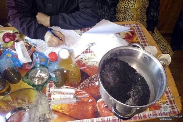 В прифронтовом Торецке полиция накрыла наркопритон: организатору грозит до 5 лет лишения свободы