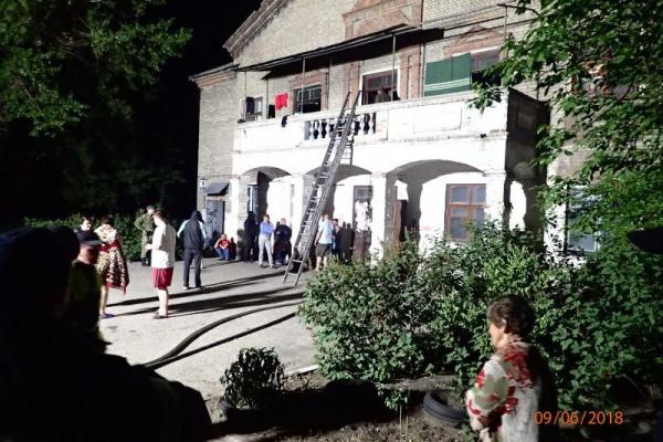 В Северодонецке ночью горело общежитие: после ликвидации пожара был обнаружен погибший В Северодонецке ночью горело общежитие: после ликвидации пожара был обнаружен погибший