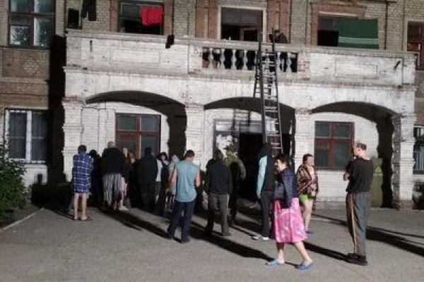 В Северодонецке ночью горело общежитие: после ликвидации пожара был обнаружен погибший В Северодонецке ночью горело общежитие: после ликвидации пожара был обнаружен погибший