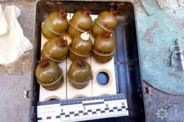 Житель Николаева для самообороны собрал арсенал боеприпасов, готовясь к боевым действиям