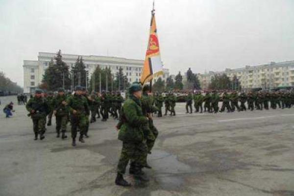 Луганской «народной милиции» вручили «боевое знамя» и освятили гаубицы и «Грады» Луганской «народной милиции» вручили «боевое знамя» и освятили гаубицы и «Грады»