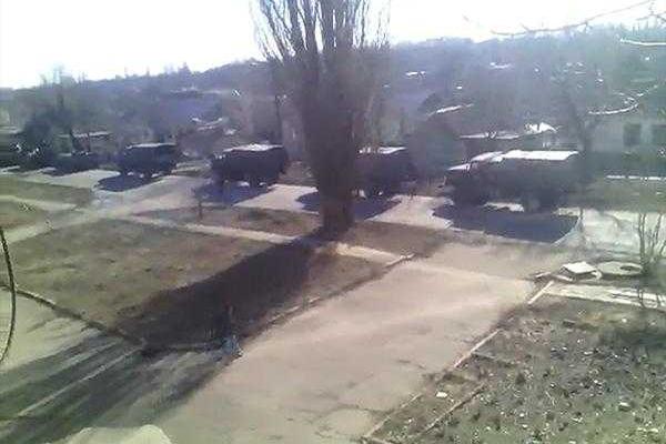 Колонны военной техники российских оккупантов в Харцизске