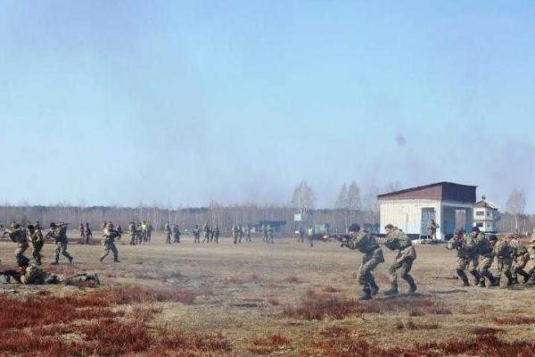 На Ровенском полигоне командиры подразделений обучают мобилизованных использовать опыт боевых действий На Ровенском полигоне командиры подразделений обучают мобилизованных использовать опыт боевых действий