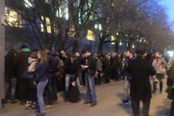 Как "патриоты-крымнашисты" получали деньги за митинг в Москве Как "патриоты-крымнашисты" получали деньги за митинг в Москве