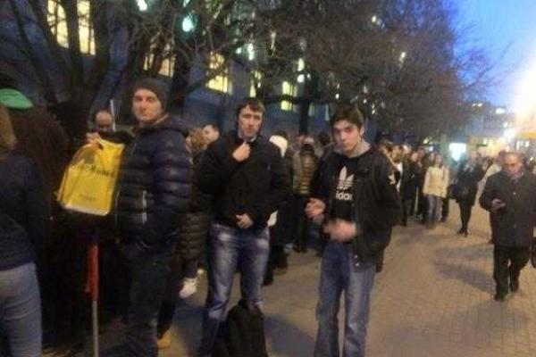 Как "патриоты-крымнашисты" получали деньги за митинг в Москве Как "патриоты-крымнашисты" получали деньги за митинг в Москве