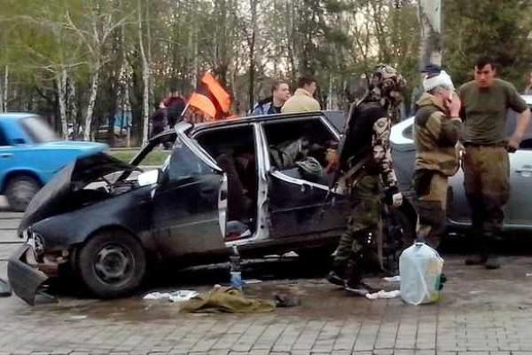 Боевики в центре Донецка устроили ДТП Боевики в центре Донецка устроили ДТП