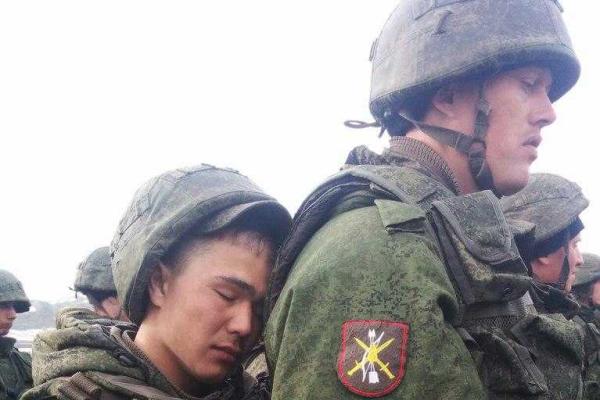 Россия перебросили разведчиков из Новосибирска к границе Луганской области Россия перебросили разведчиков из Новосибирска к границе Луганской области