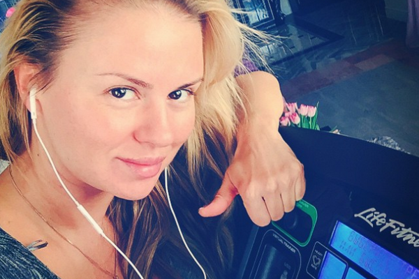 Как выглядит Анна Семенович без макияжа Как выглядит Анна Семенович без макияжа