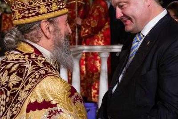 Порошенко помолился с верующими разных церквей Порошенко помолился с верующими разных церквей