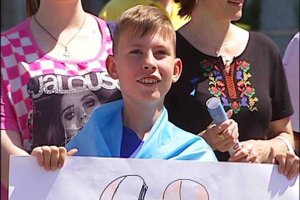 Жители Счастья устроили стихийный флэш-моб в поддержку украинской армии - АТО