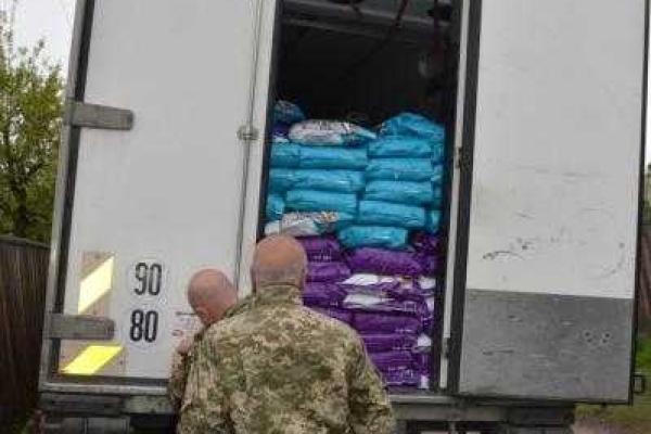 На линии разграничения огня Москаль задержал 11 фур с продуктами для так называемой ЛНР На линии разграничения огня Москаль задержал 11 фур с продуктами для так называемой ЛНР